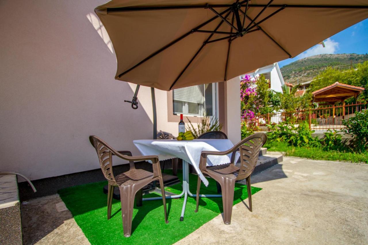 Belane Apartments Tivat Bagian luar foto