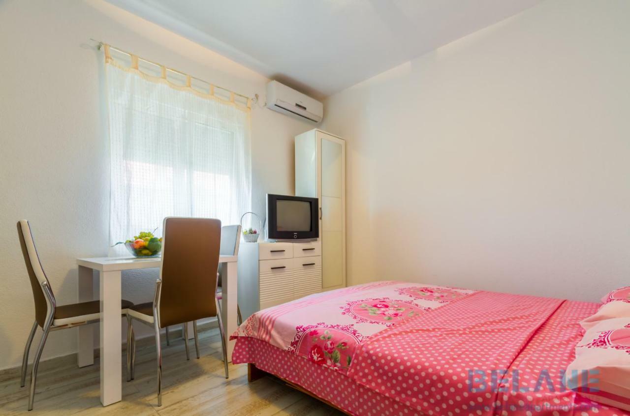 Belane Apartments Tivat Bagian luar foto